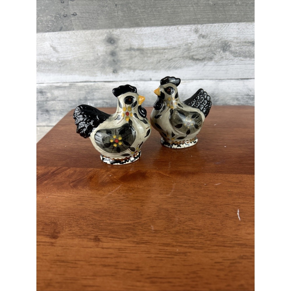 Temptations Old World Hens Salt & Pepper Set Black/Gray
